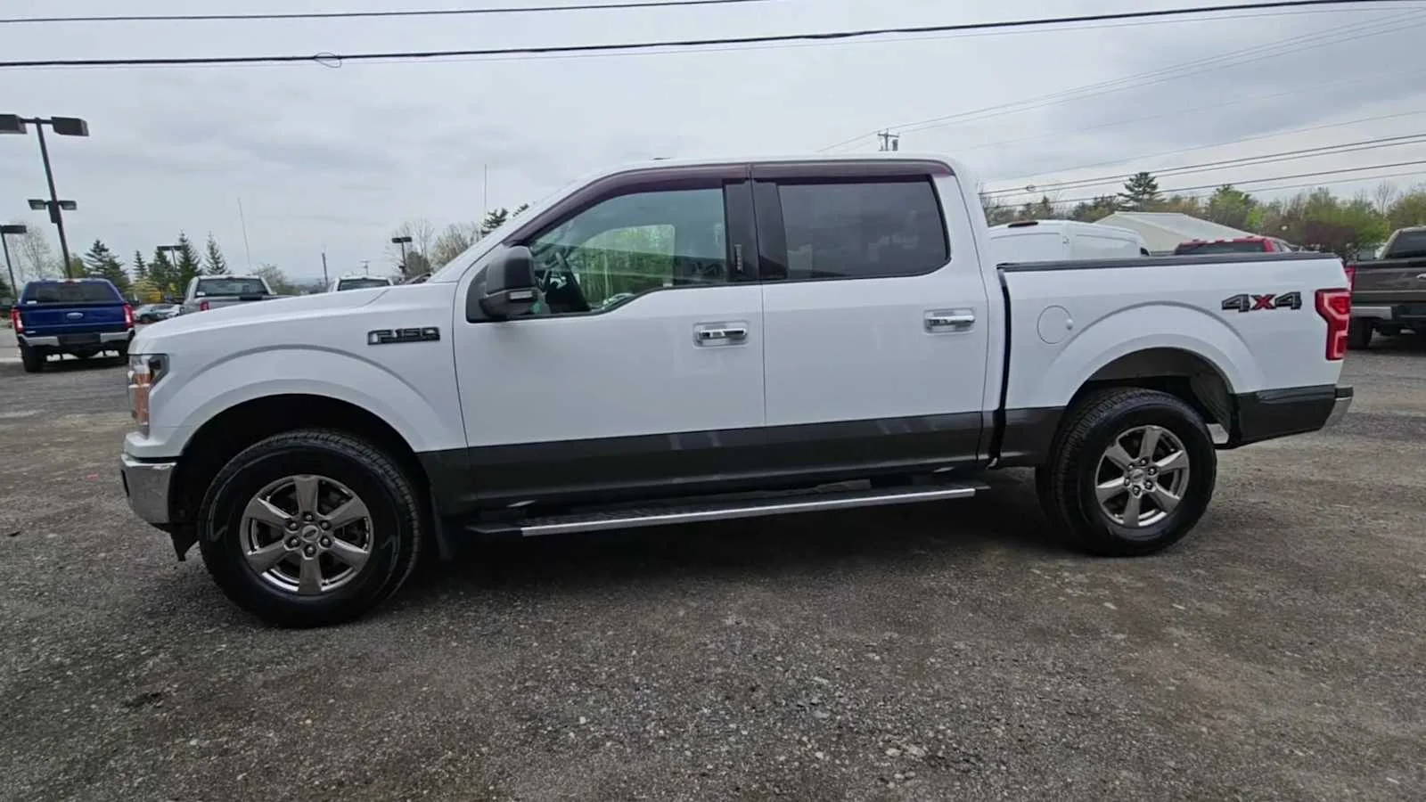 Used 2020 Oxford White/Magnetic Ford XLT image 4