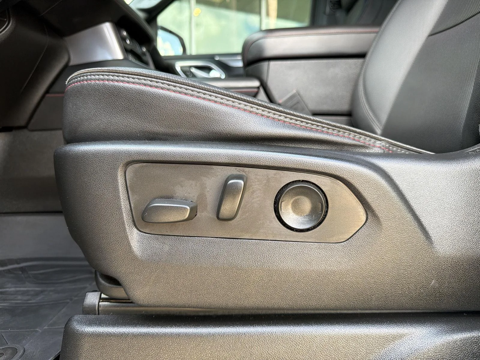 Used 2022 SUMMIT WHITE Chevrolet RST image 16