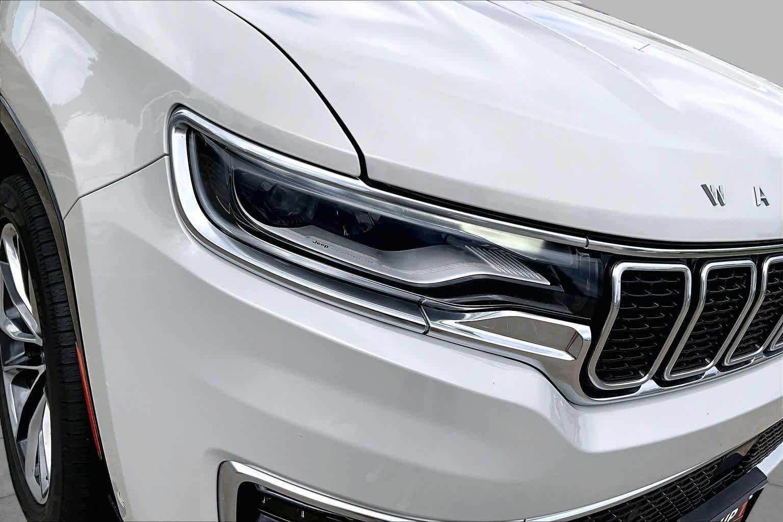 Used 2022 Luxury White Pearlcoat Jeep Series II image 26