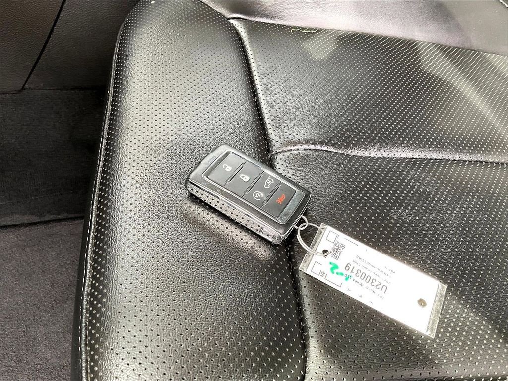 Used 2023 White/off-white Jeep Limited image 32
