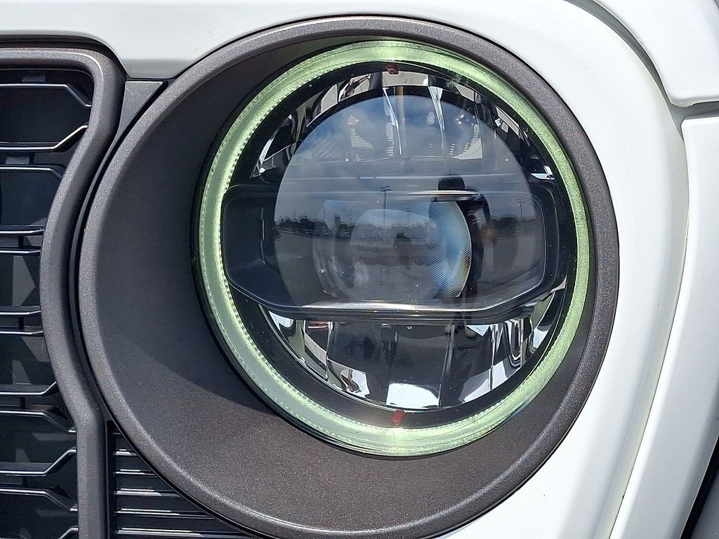 Used 2024 White Jeep Sport S image 10