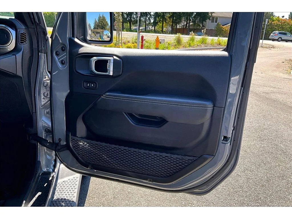 Used 2023 Grey Jeep Sahara image 22