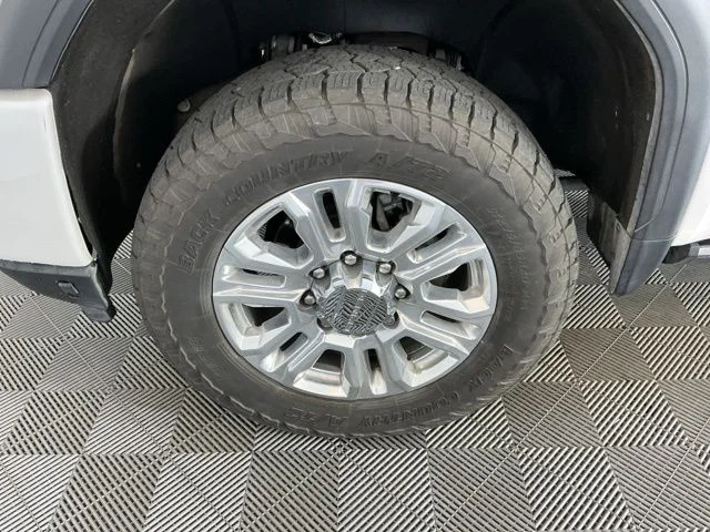 Used 2022 White GMC Denali image 7