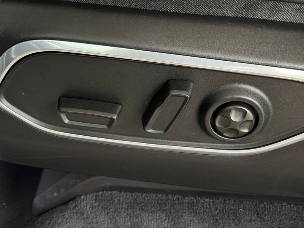 Used 2024 White Jeep Series III image 35