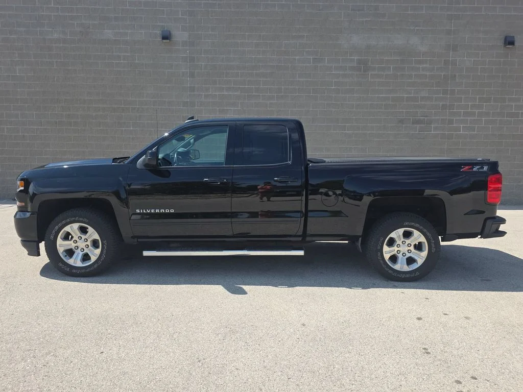 Used 2018 Black Chevrolet LT image 10