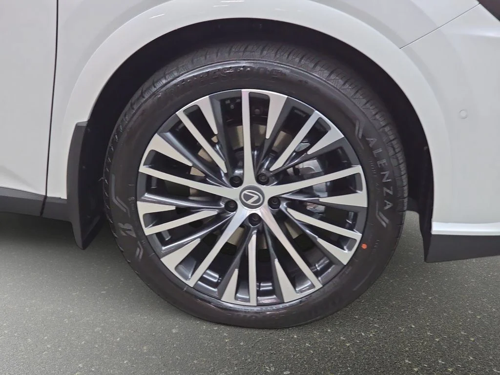 New 2026 Eminent White Pearl Lexus PREMIUM PLUS image 30