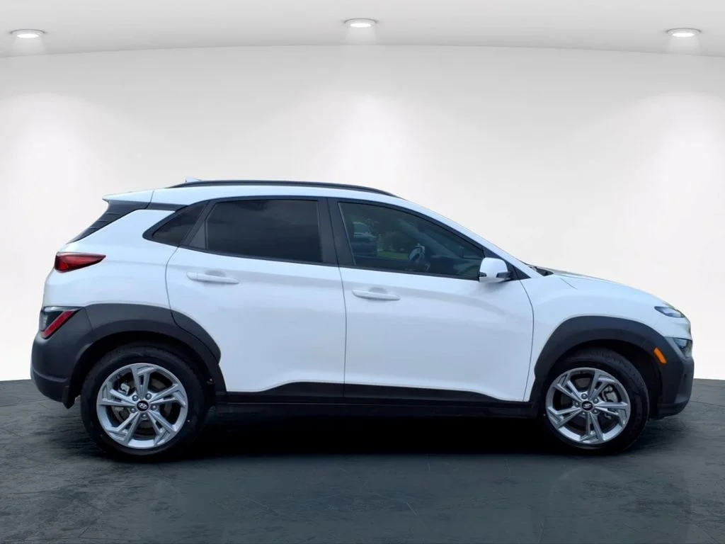 Used 2023 White Hyundai SEL image 7