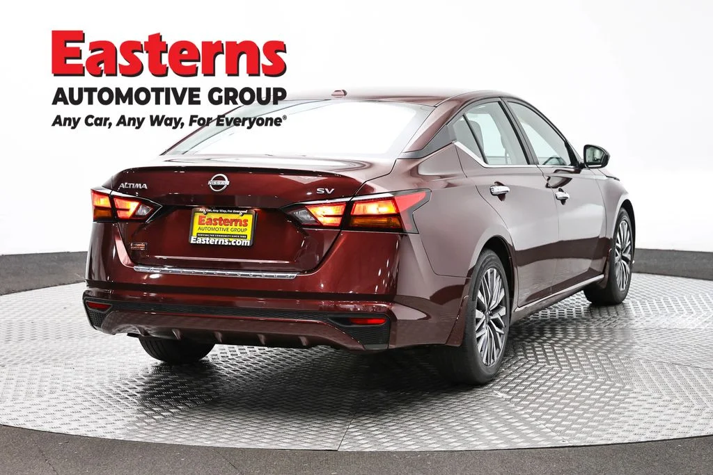 Used 2023 Red Nissan 2.5 SV image 5