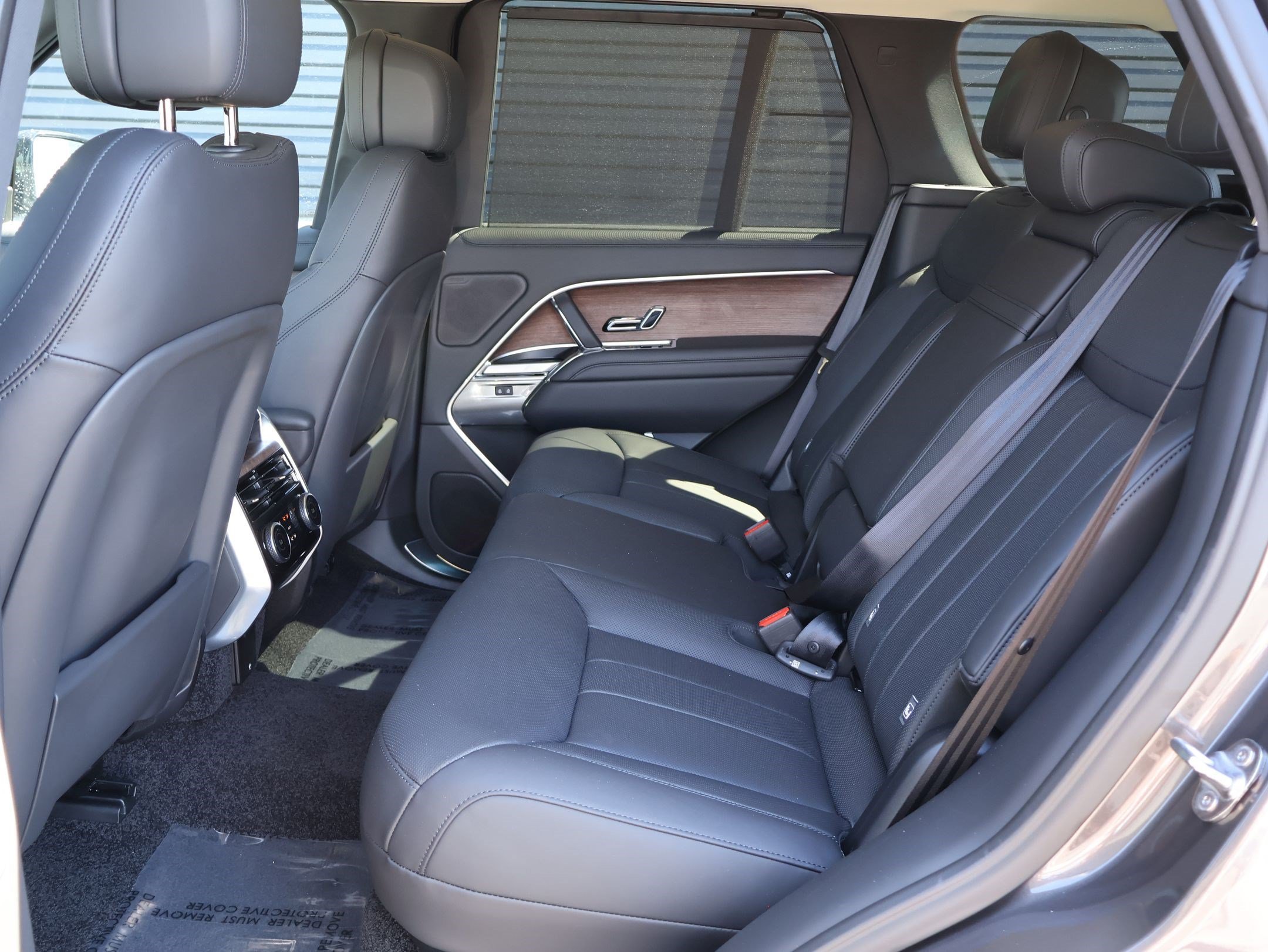 Used 2025 Eiger Grey Metallic Land Rover SE image 27