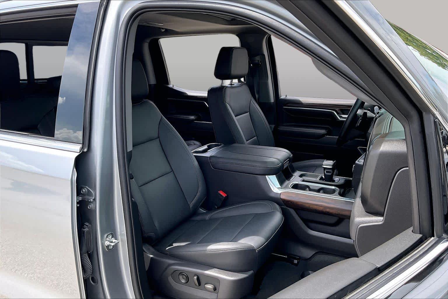 Used 2025 Sterling Metallic GMC SLT image 8