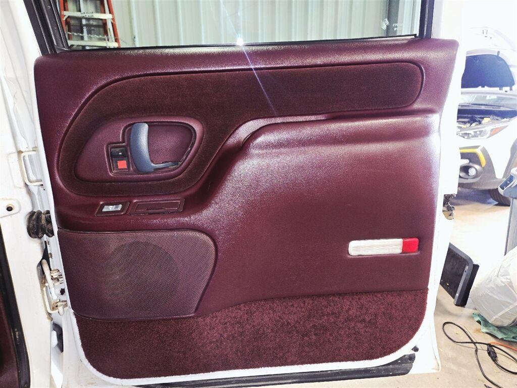 Used 1999 Summit White GMC BASE image 40