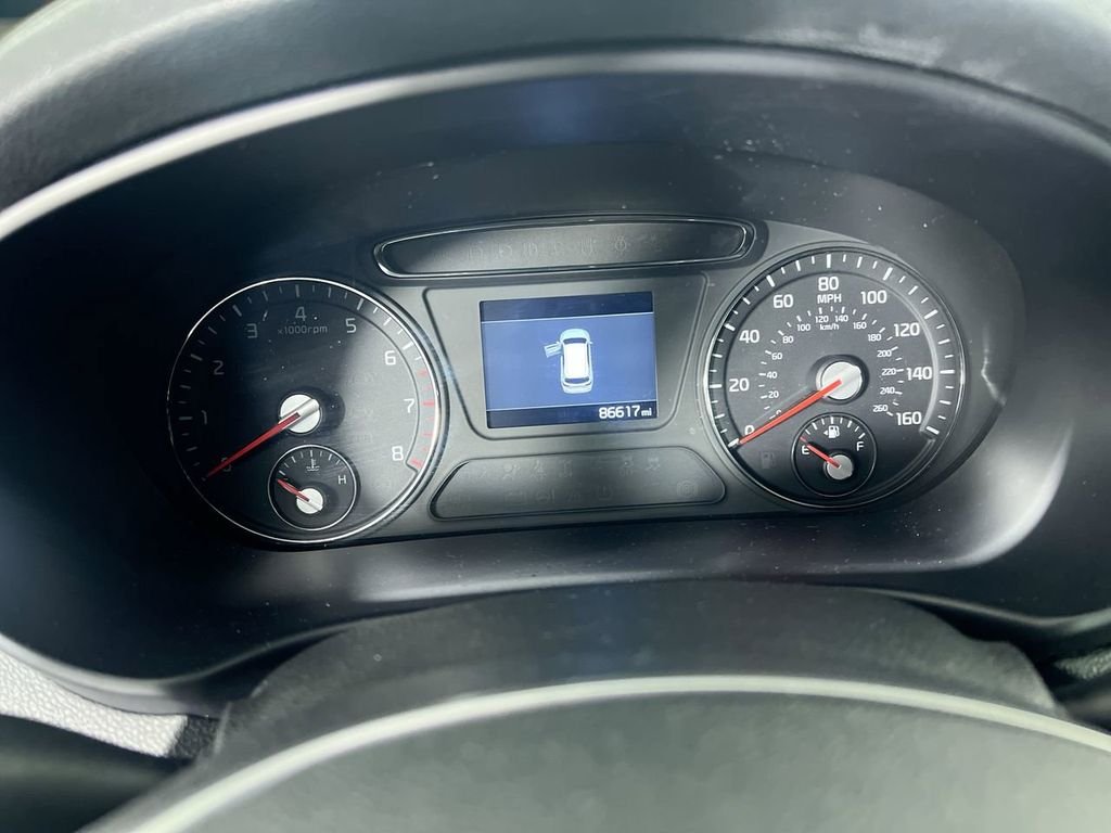 Used 2019 White Kia LX image 20