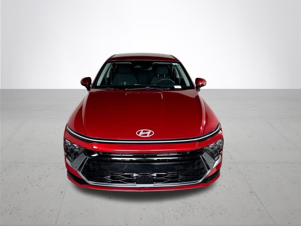 Used 2025 Red Hyundai SEL image 3