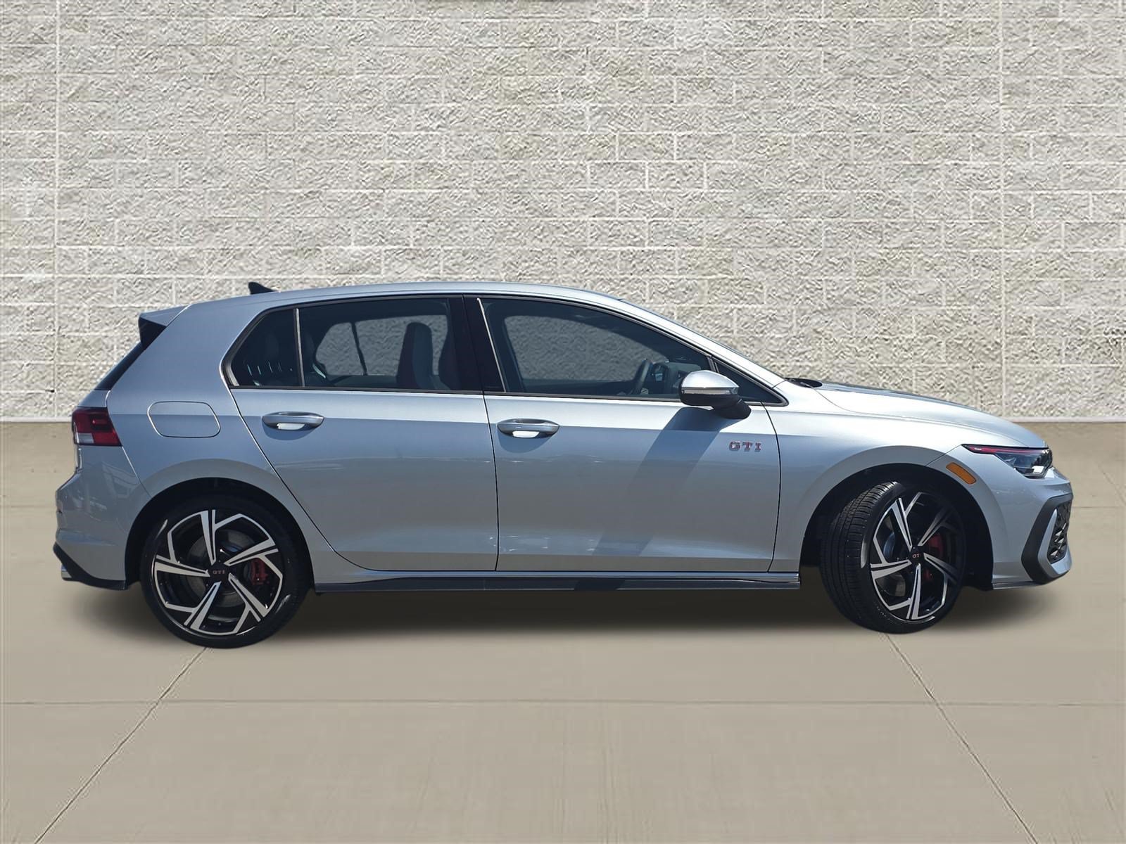 New 2026 Alpine Silver Metallic Volkswagen SE image 8