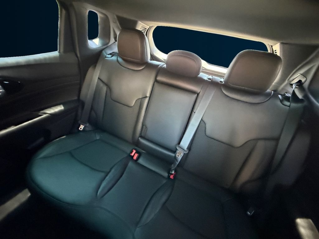 New 2026 Fathom Blue Pearl-Coat Exterior Paint Jeep Latitude image 16