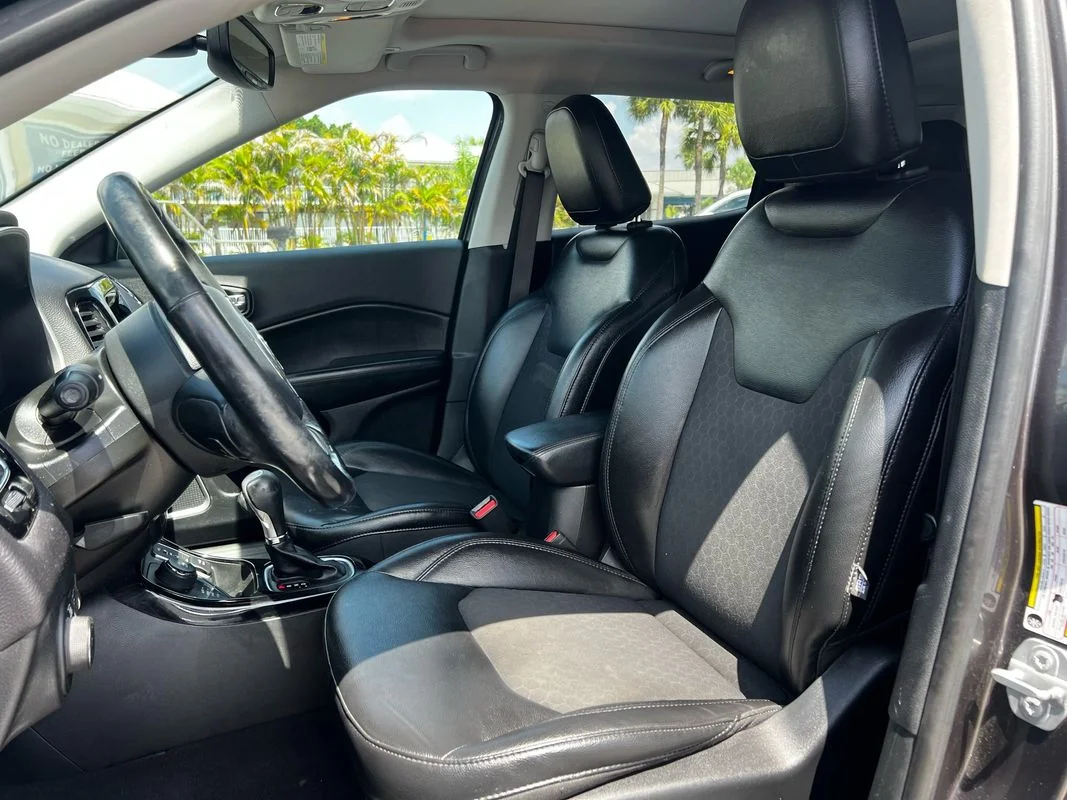 Used 2018  Jeep Altitude 4x4 image 16