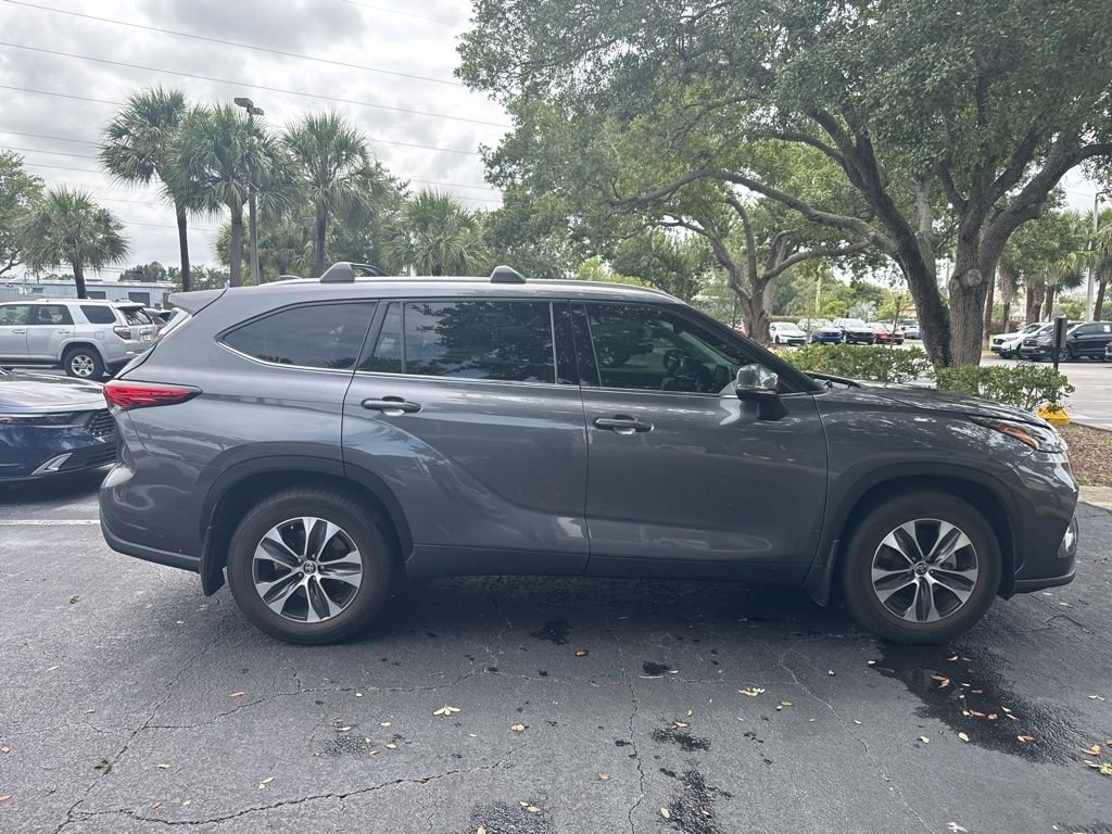 Used 2020 Gray Toyota XLE image 6