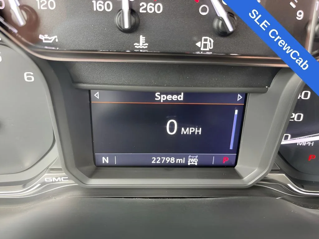 Used 2023 Summit White GMC SLE image 27