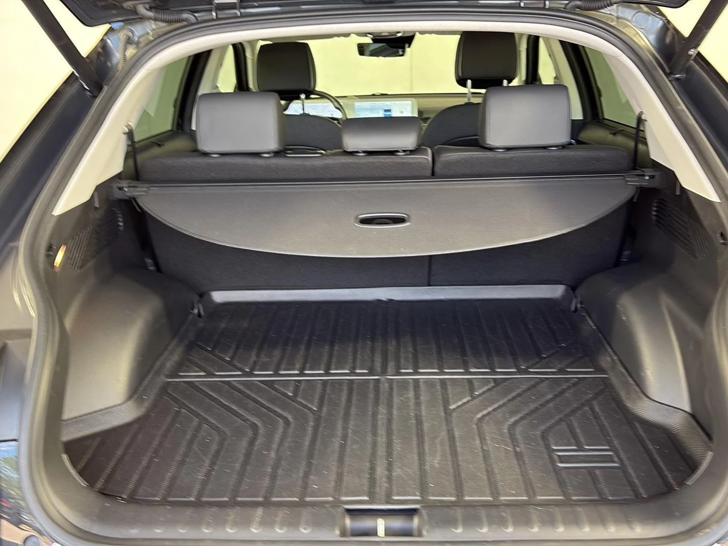 Used 2024 Abyss Black Hyundai Limited image 8