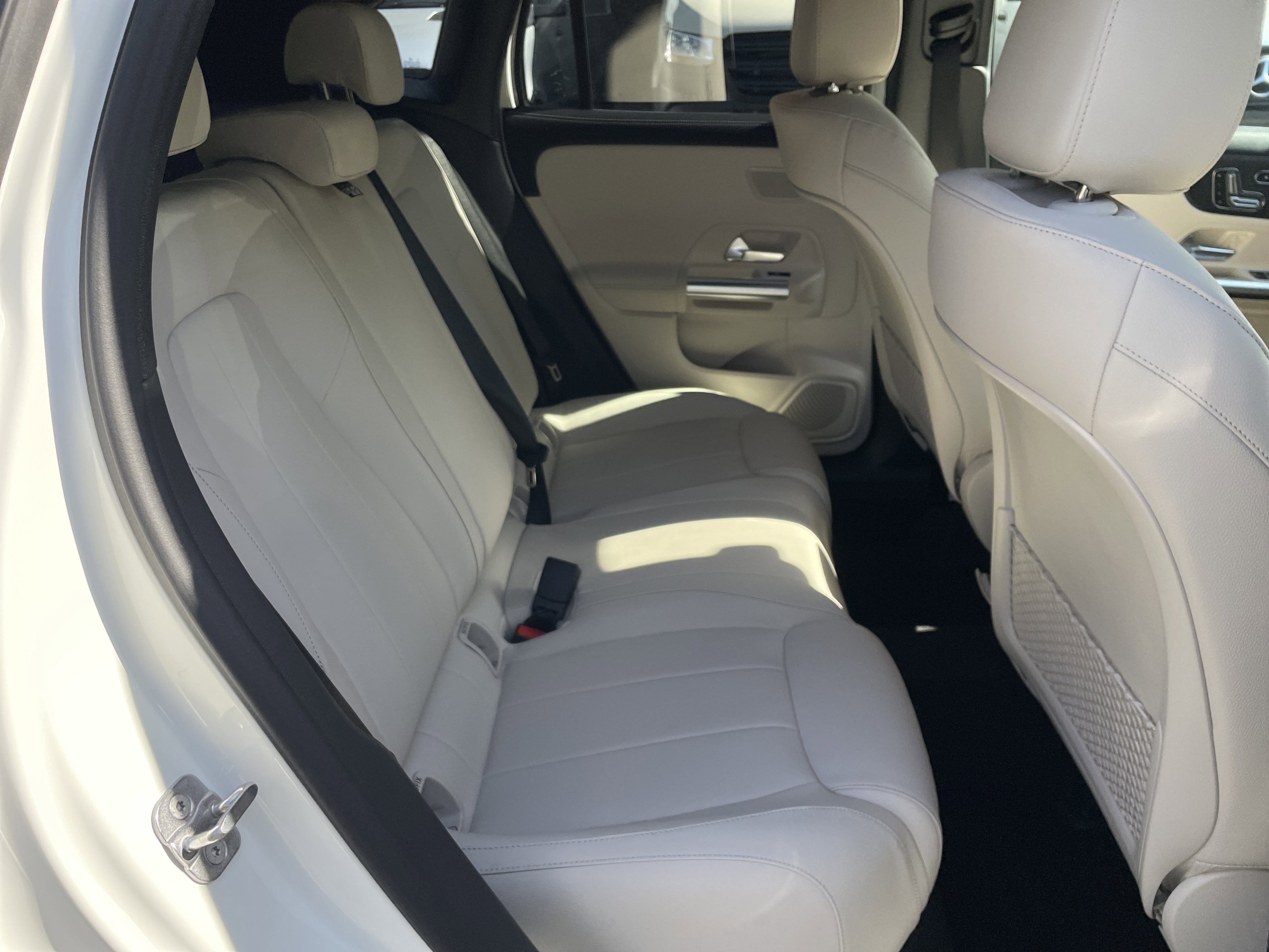 New 2026 Polar White Mercedes-Benz GLA 250 SUV image 39