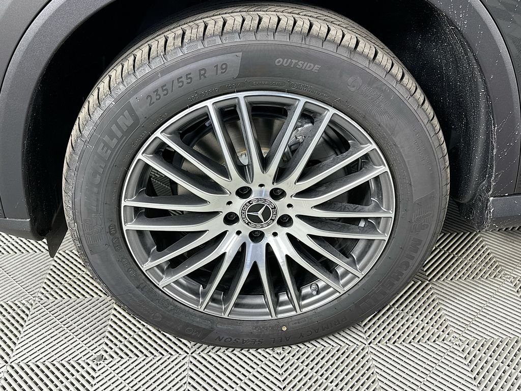 New 2026 Graphite Grey Metallic Mercedes-Benz GLC 300 image 33