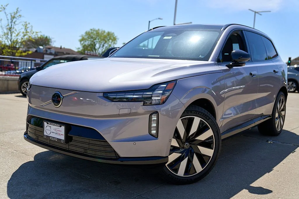 New 2026 Aurora Silver Volvo Ultra image 2