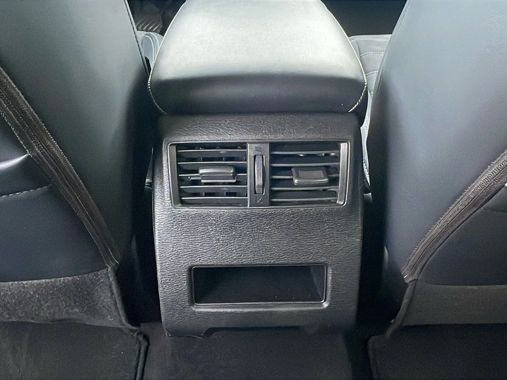 Used 2024 Blue Mitsubishi SE image 18
