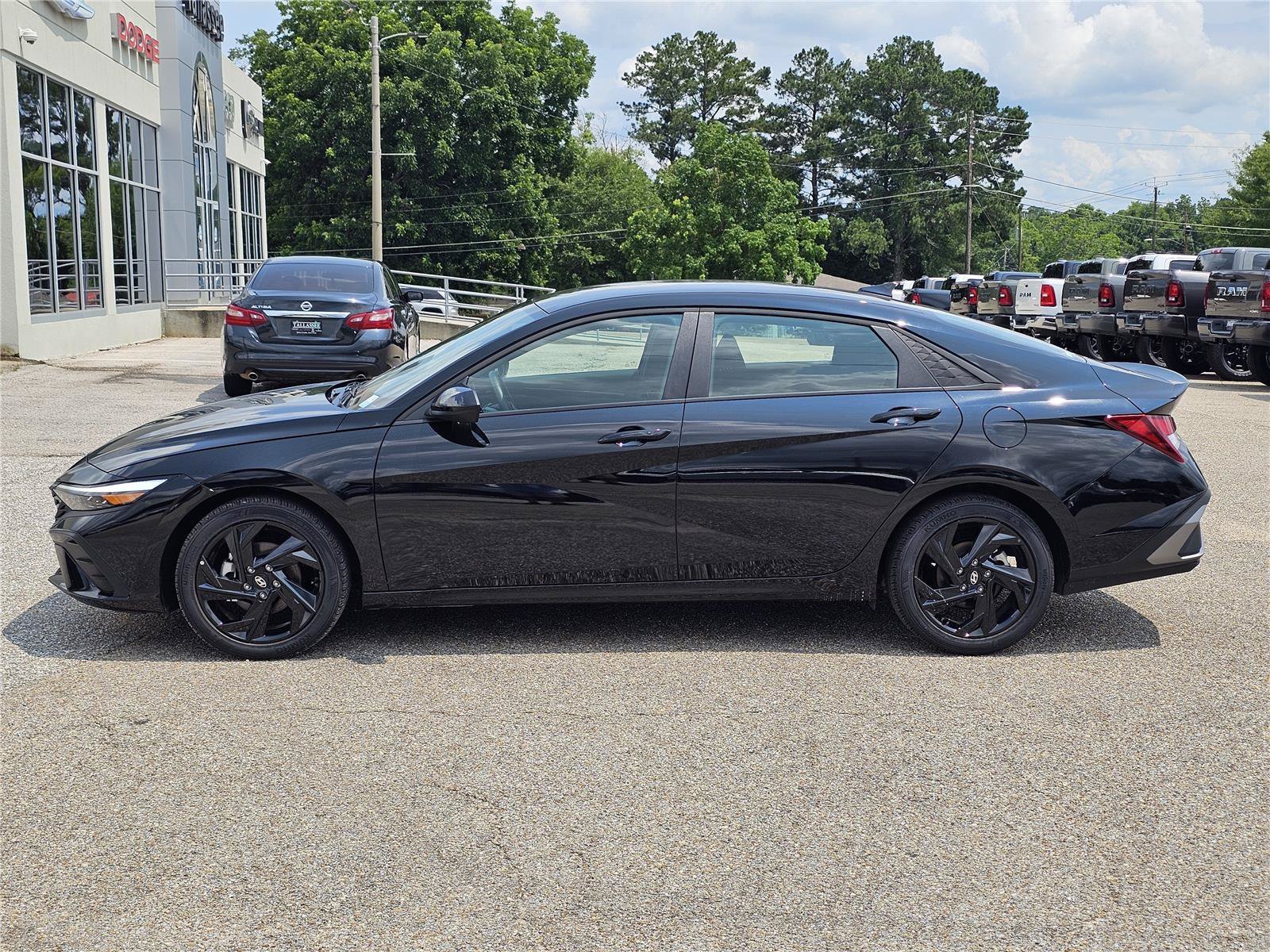 Used 2026 Abyss Black Hyundai SEL Sport image 12