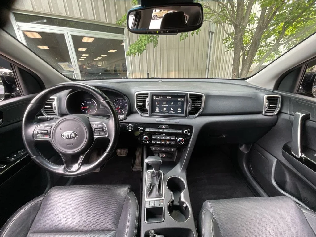 Used 2018 Red Kia EX image 18