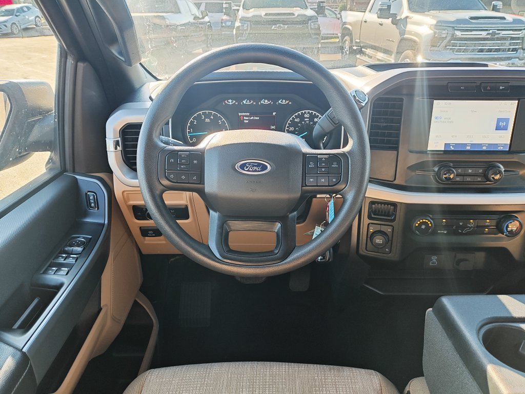 Used 2023 Black Ford XLT image 16