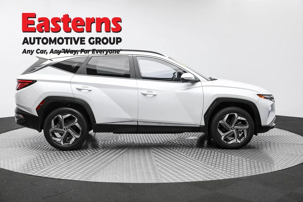 Used 2022 White Hyundai SEL image 4
