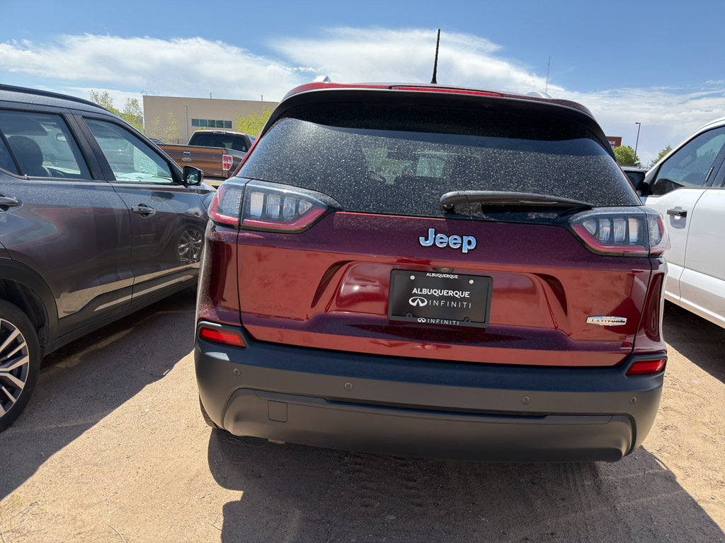 Used 2019 Velvet Red Pearlcoat Jeep Latitude Plus image 5