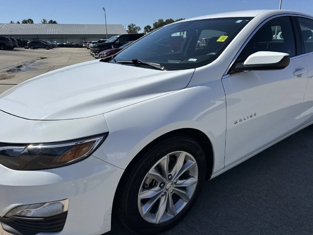 Used 2025 White Chevrolet LT image 8