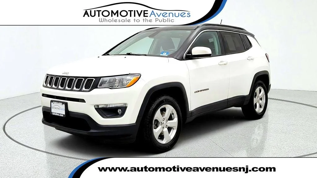 Used 2018 White Clearcoat Jeep Latitude 4x4 image 1