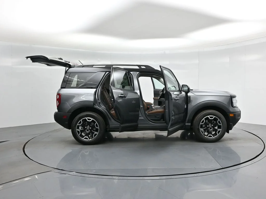 New 2025 Carbonized Gray Metallic Ford Outer Banks image 4
