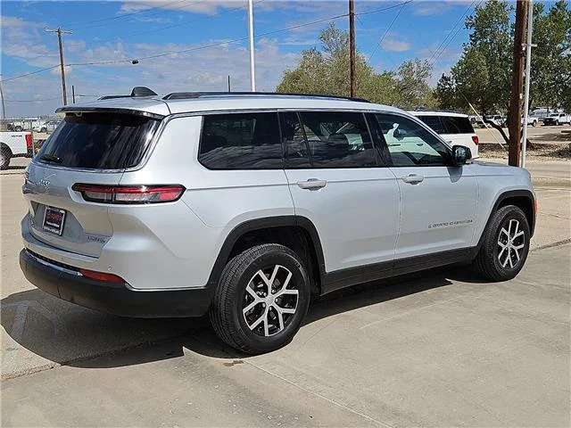 Used 2024 Silver Zynith Jeep Limited 4x4 image 3