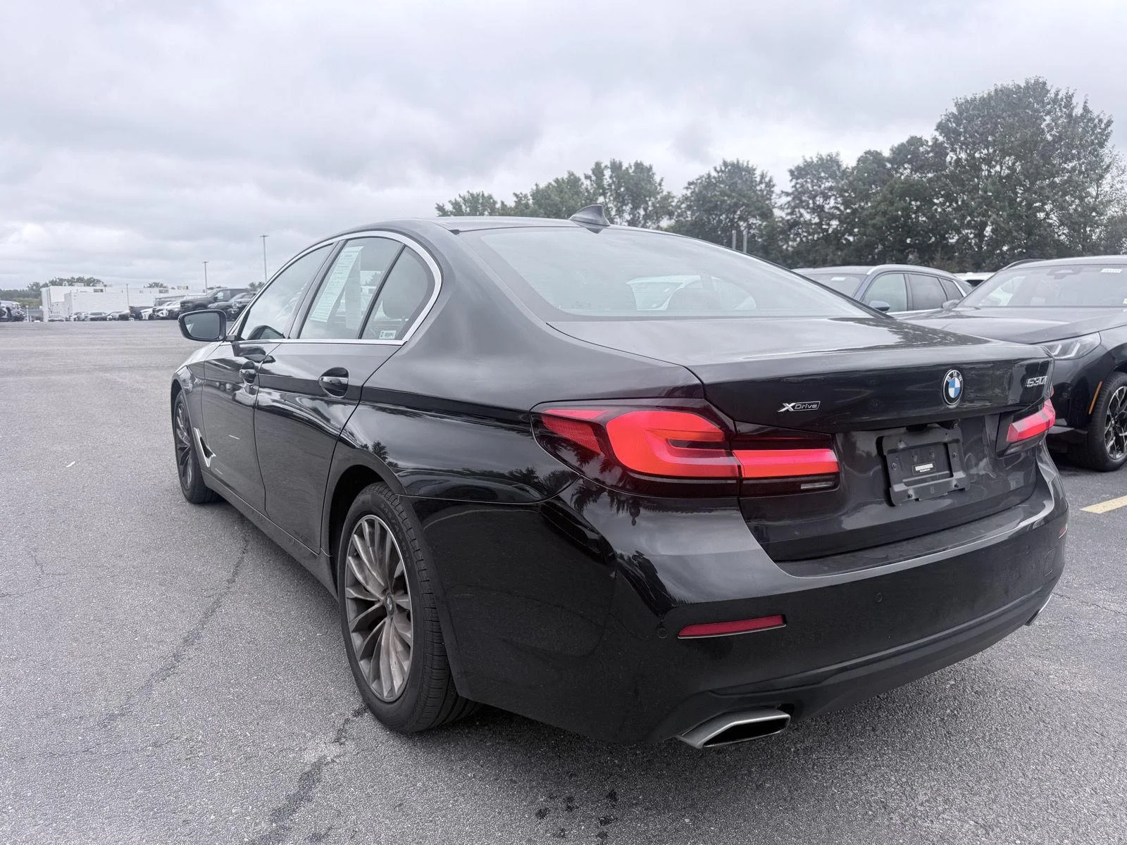 Used 2023 Black Sapphire Metallic BMW 530i xDrive image 5
