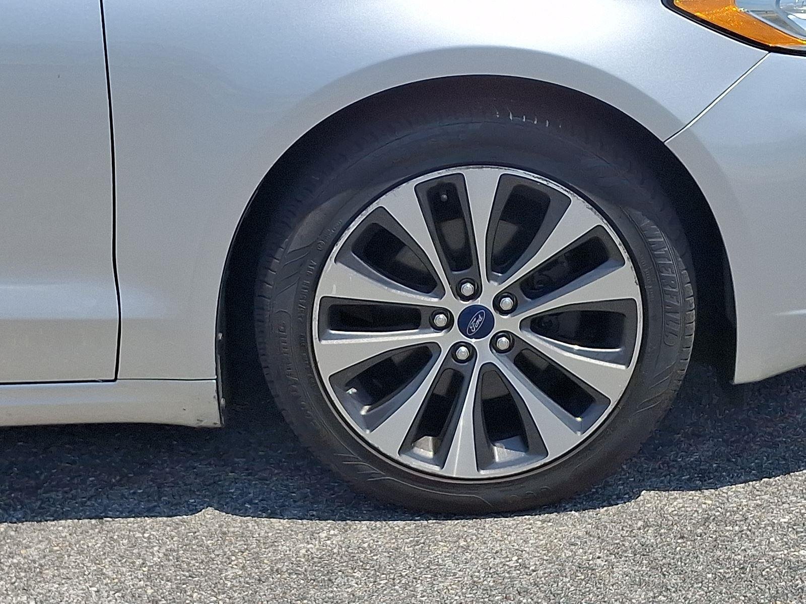 Used 2019 Ingot Silver Ford SE image 8
