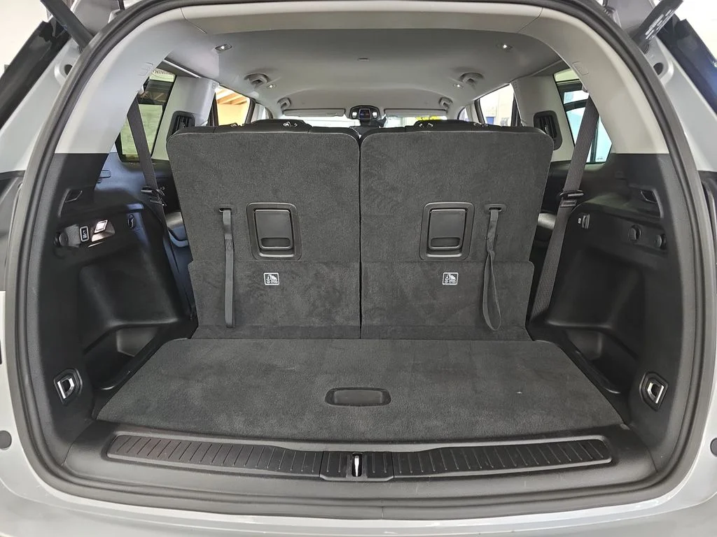 Used 2023 Silver Jeep Limited image 13