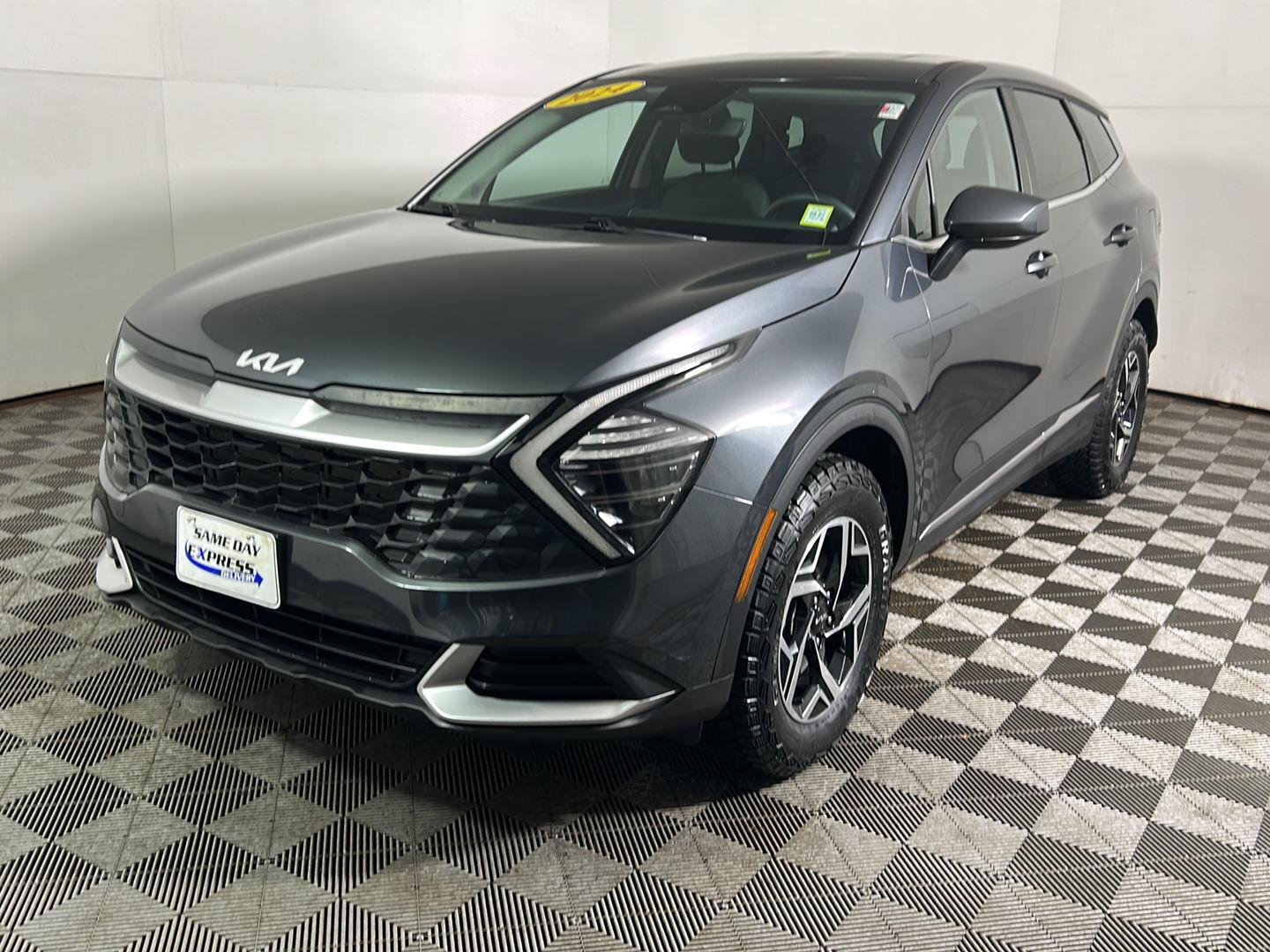 Used 2024 Gravity Gray Kia LX image 10