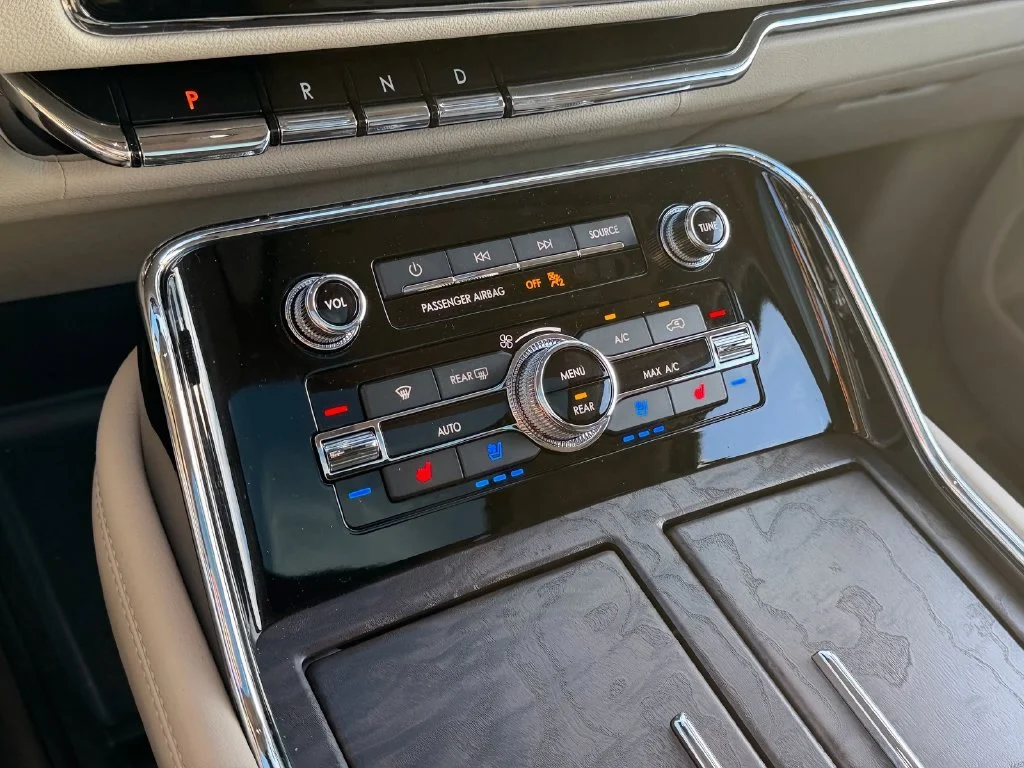 Used 2019 Ceramic Pearl Metallic Lincoln Reserve image 22