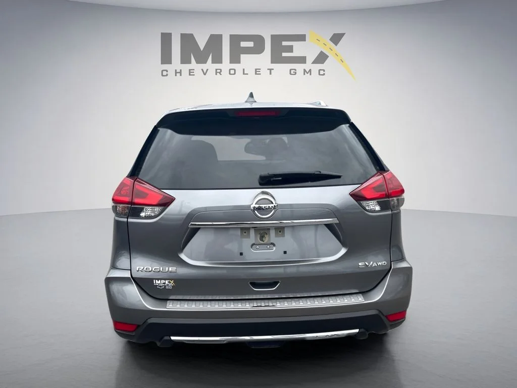 Used 2018 Gray Nissan SV image 4
