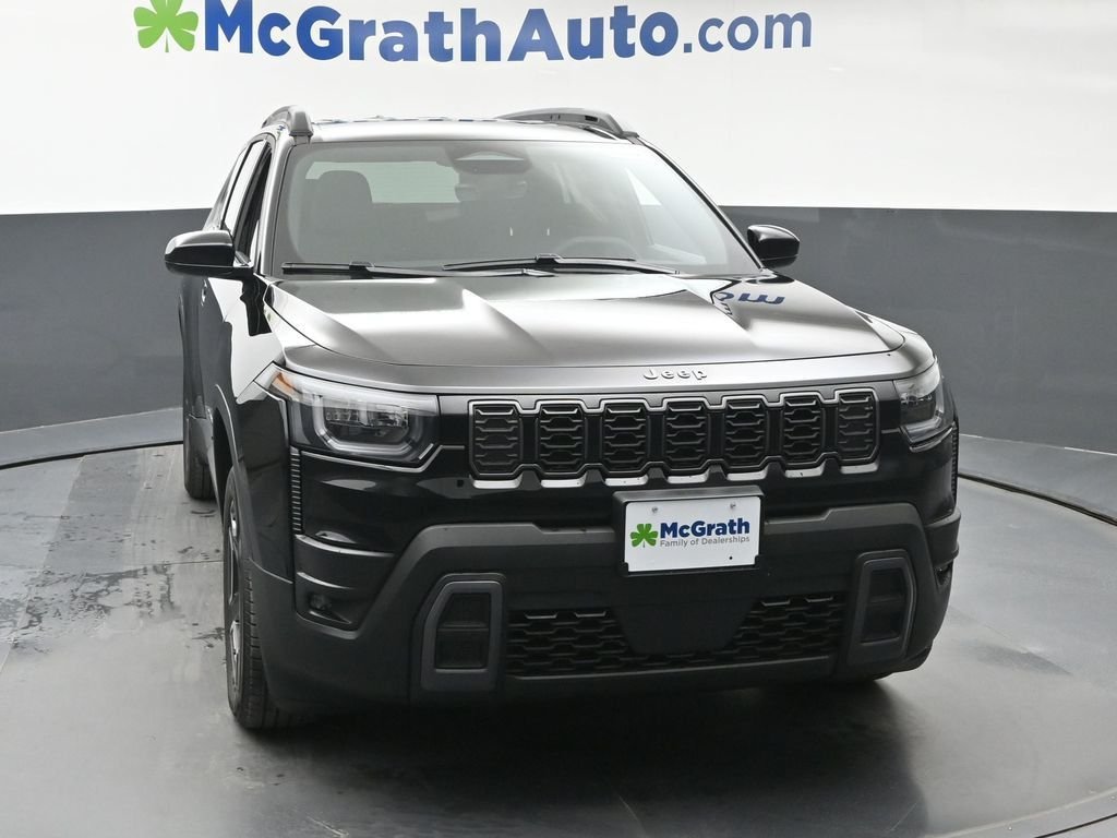 New 2026 Diamond Black Crystal Pearlcoat Jeep Laredo image 4