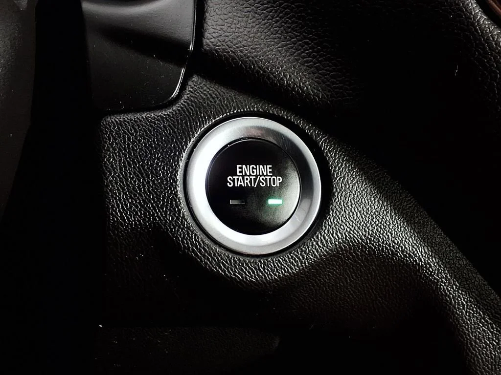 Used 2022 Summit White Chevrolet LT image 16