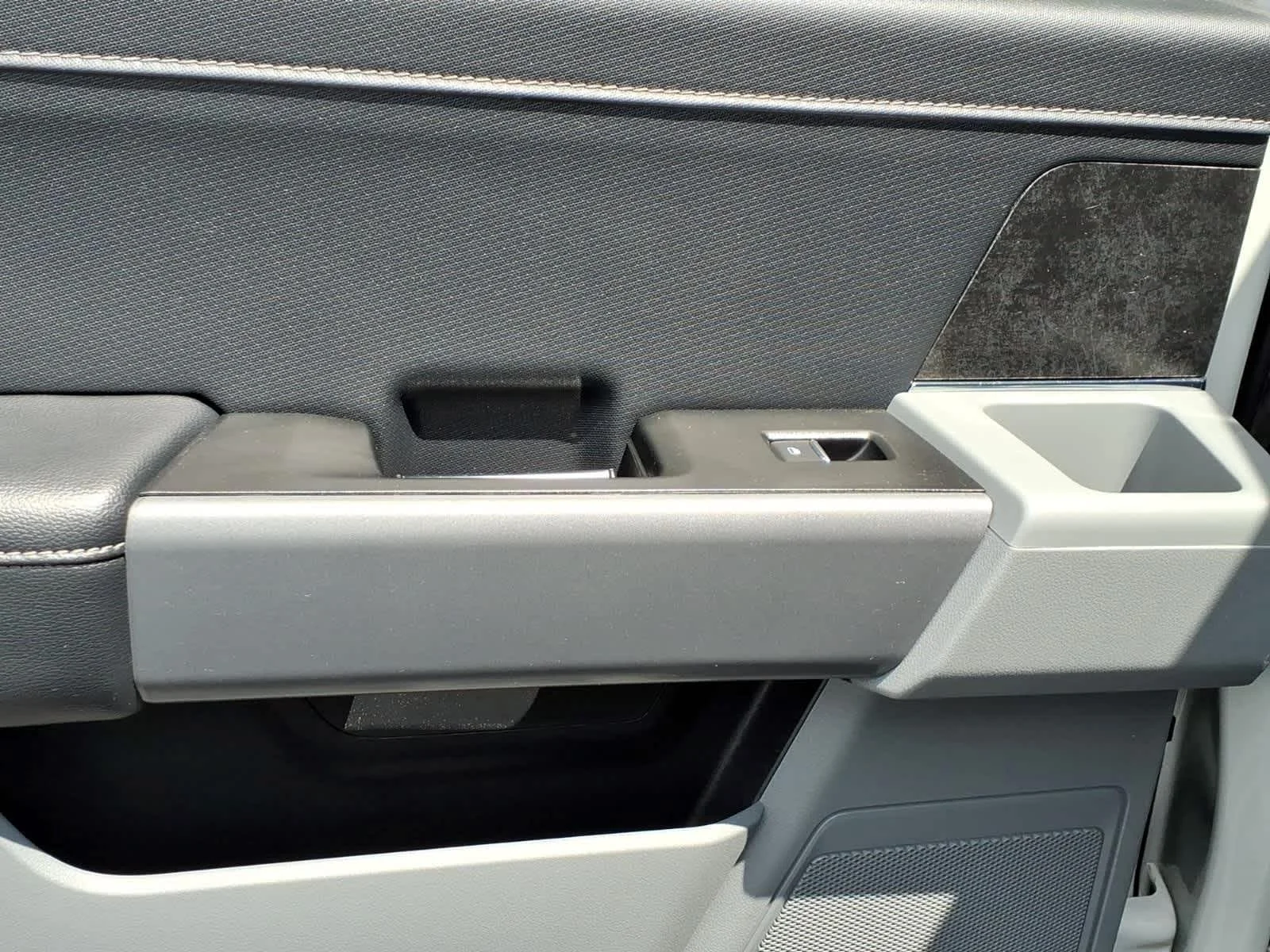 Used 2023 Avalanche Gray Ford XLT image 28