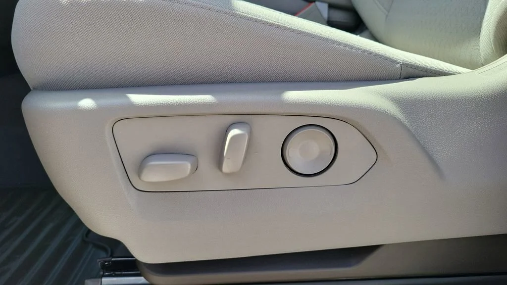 New 2026 Summit White GMC SLE image 19