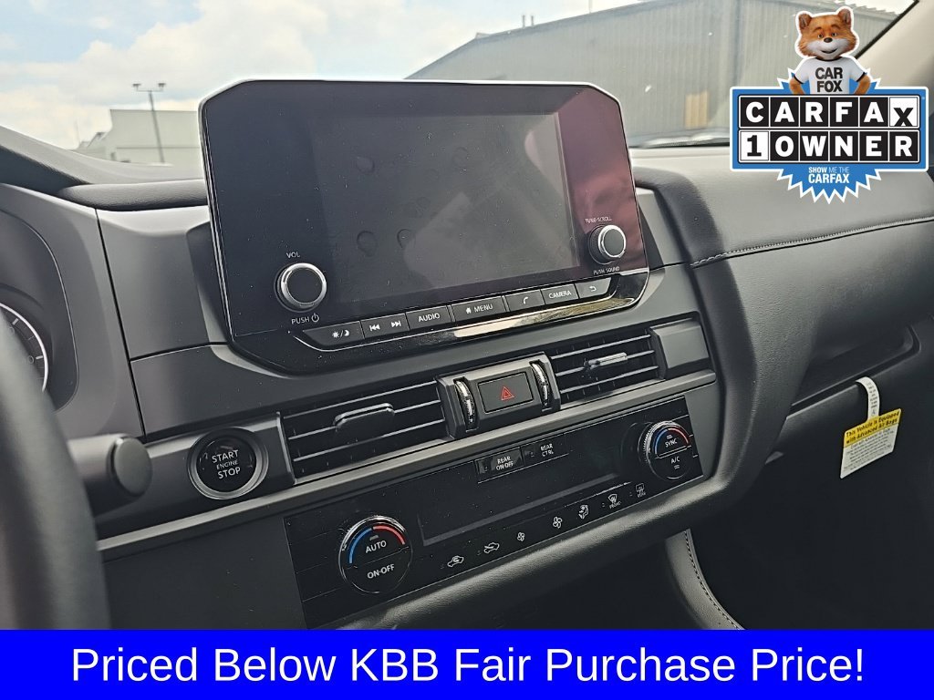 Used 2025 Silver Nissan S image 18