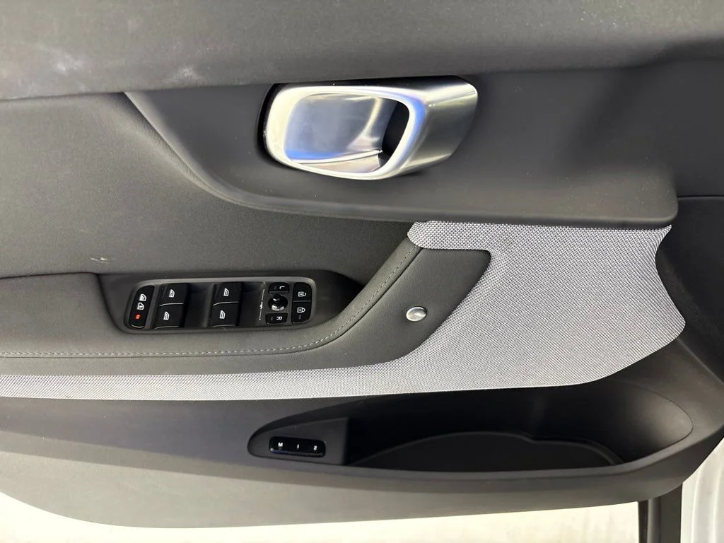 Used 2023 White Polestar Long Range Dual Motor Performance image 25