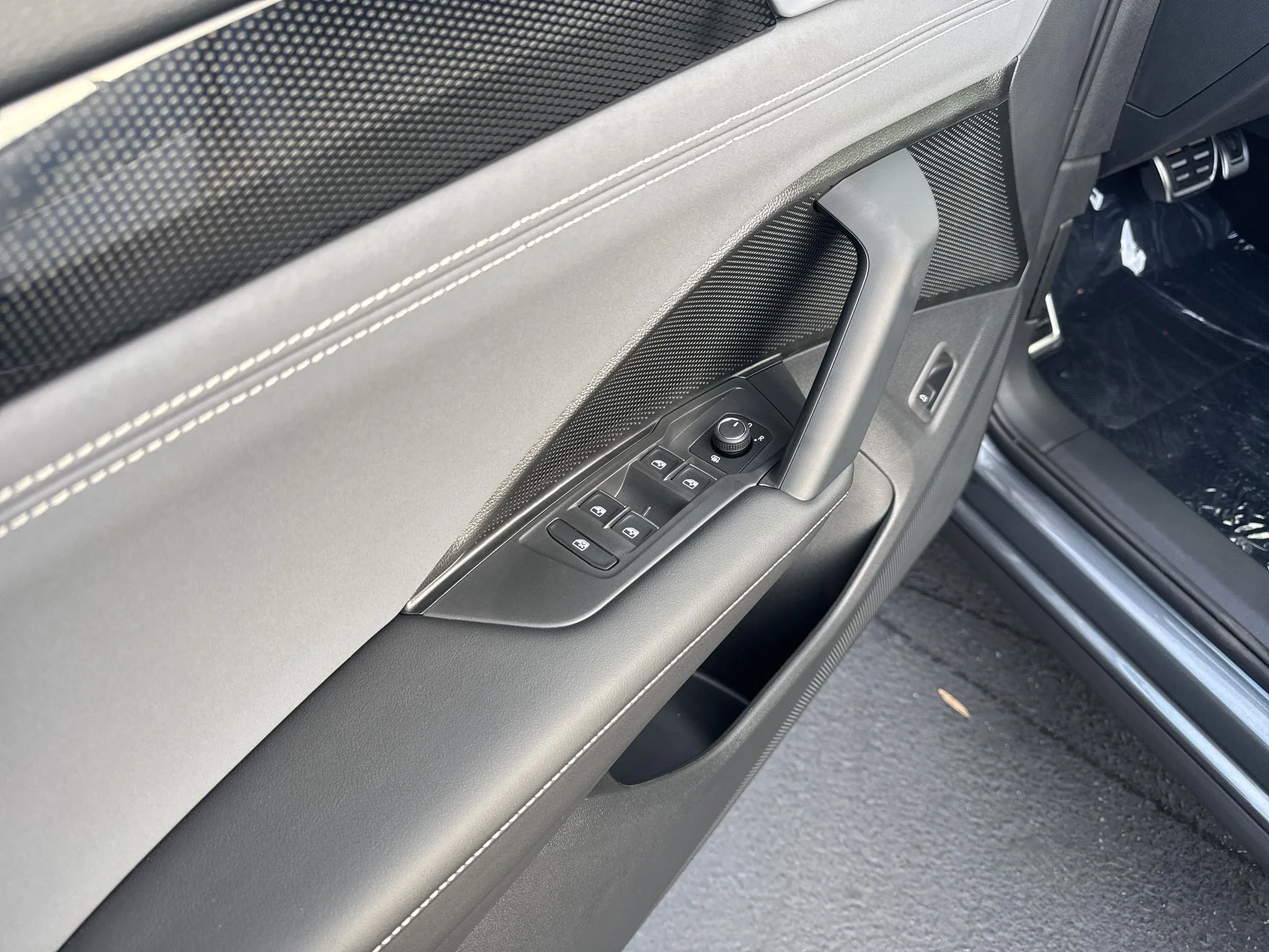 New 2026 Platinum Gray Metallic Volkswagen SE R-Line Black image 12