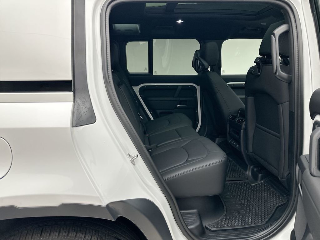 New 2026 Fuji White Land Rover S image 7